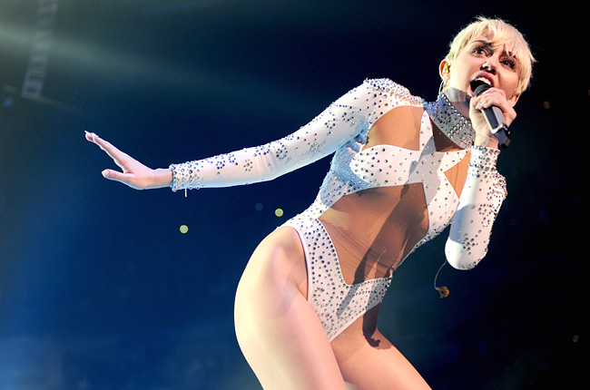 Miley Cyrus Kicks Off Sєxy Bangerz Tour in Vancouver